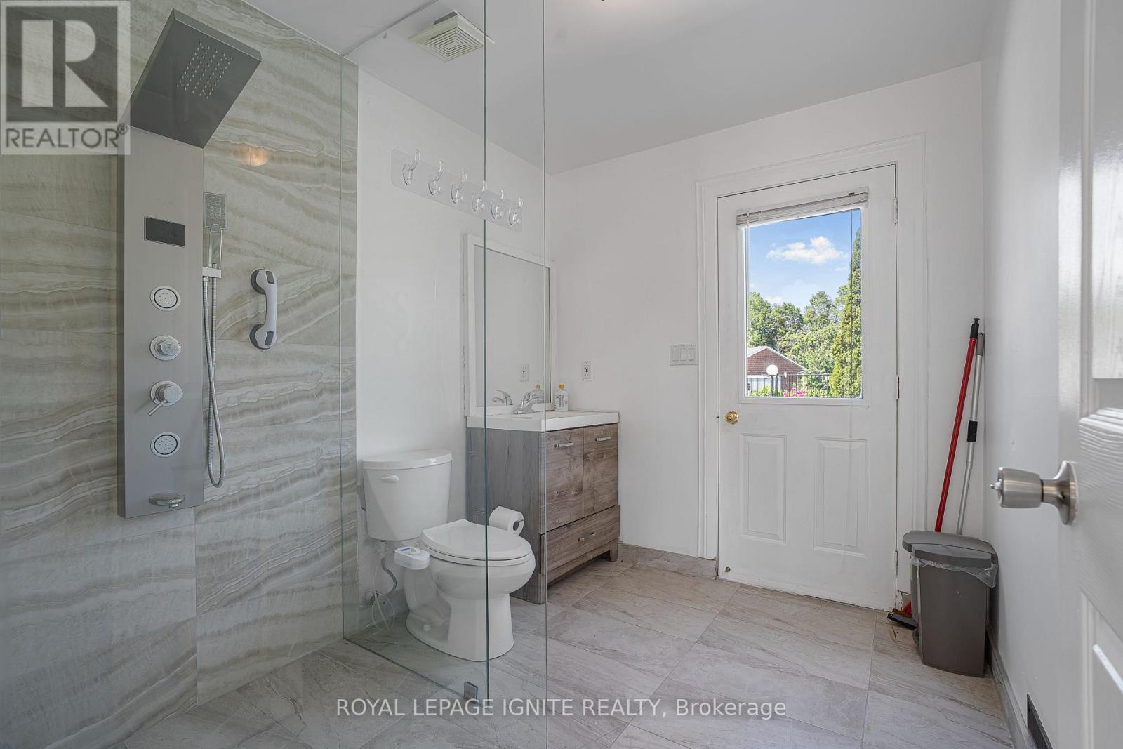 69 Raeview Drive, Whitchurch-Stouffville, Ontario  L4A 3G7 - Photo 49 - N13782882