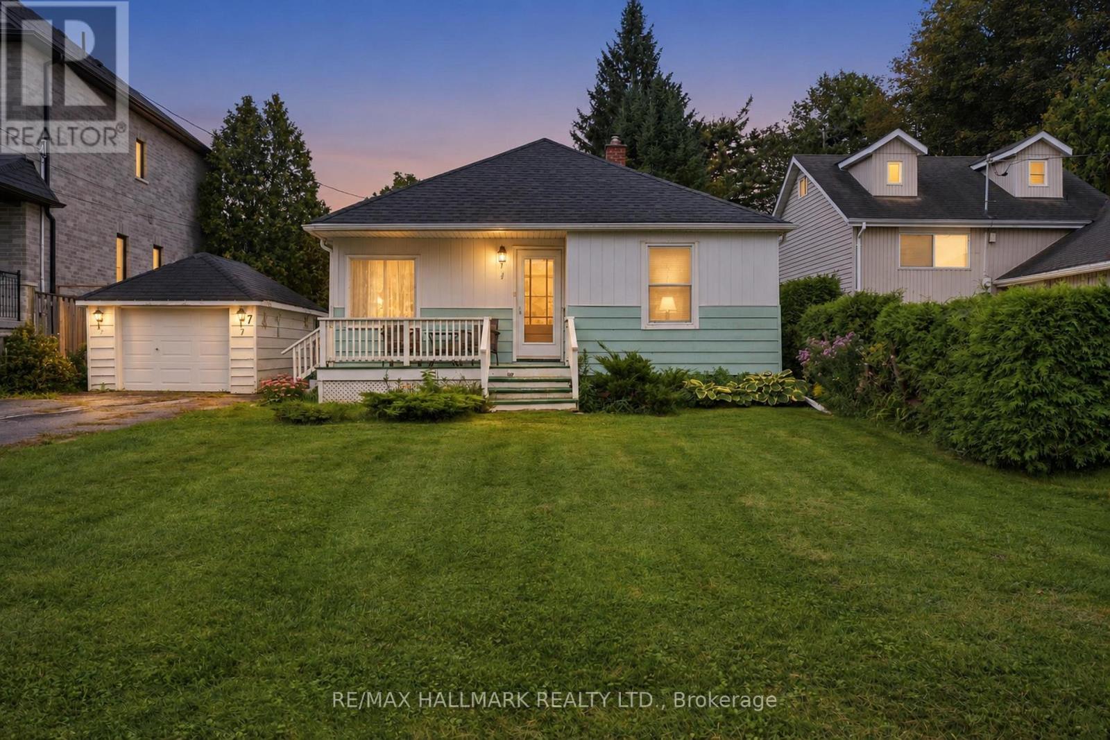 7 GEORGE STREET, Richmond Hill, Ontario