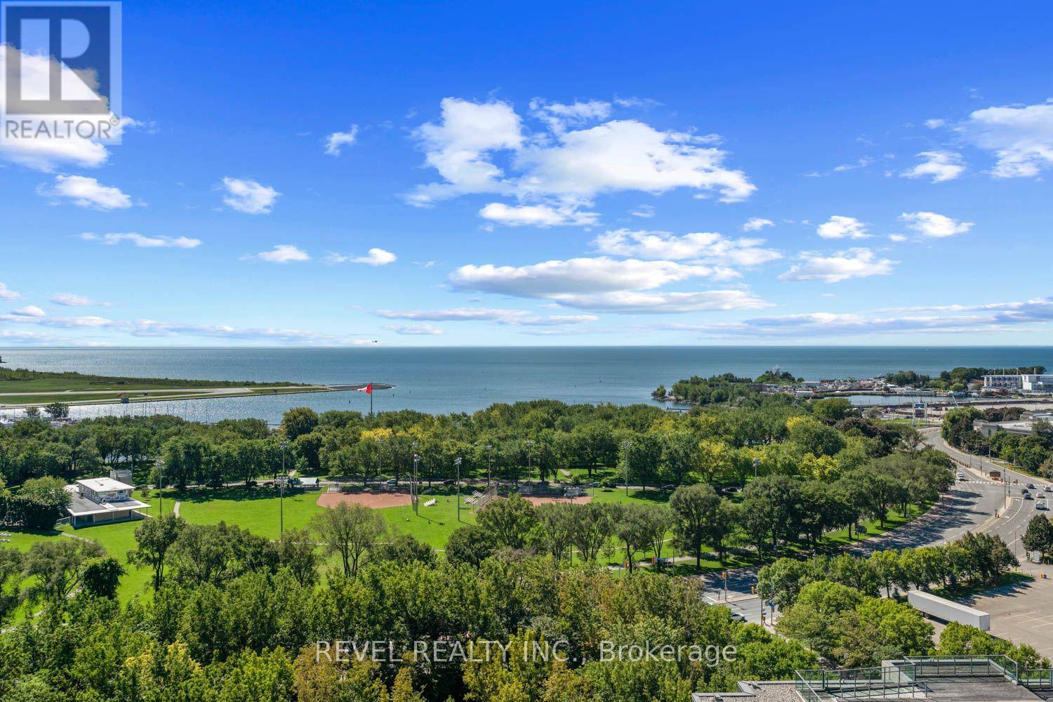 2001 - 231 FORT YORK BOULEVARD, Toronto, Ontario
