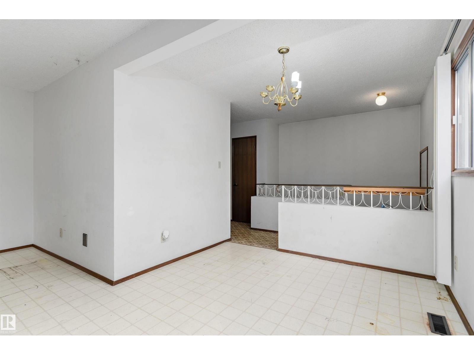 1139 68 St NW, Edmonton, Alberta  T6K 3K3 - Photo 10 - E4508654