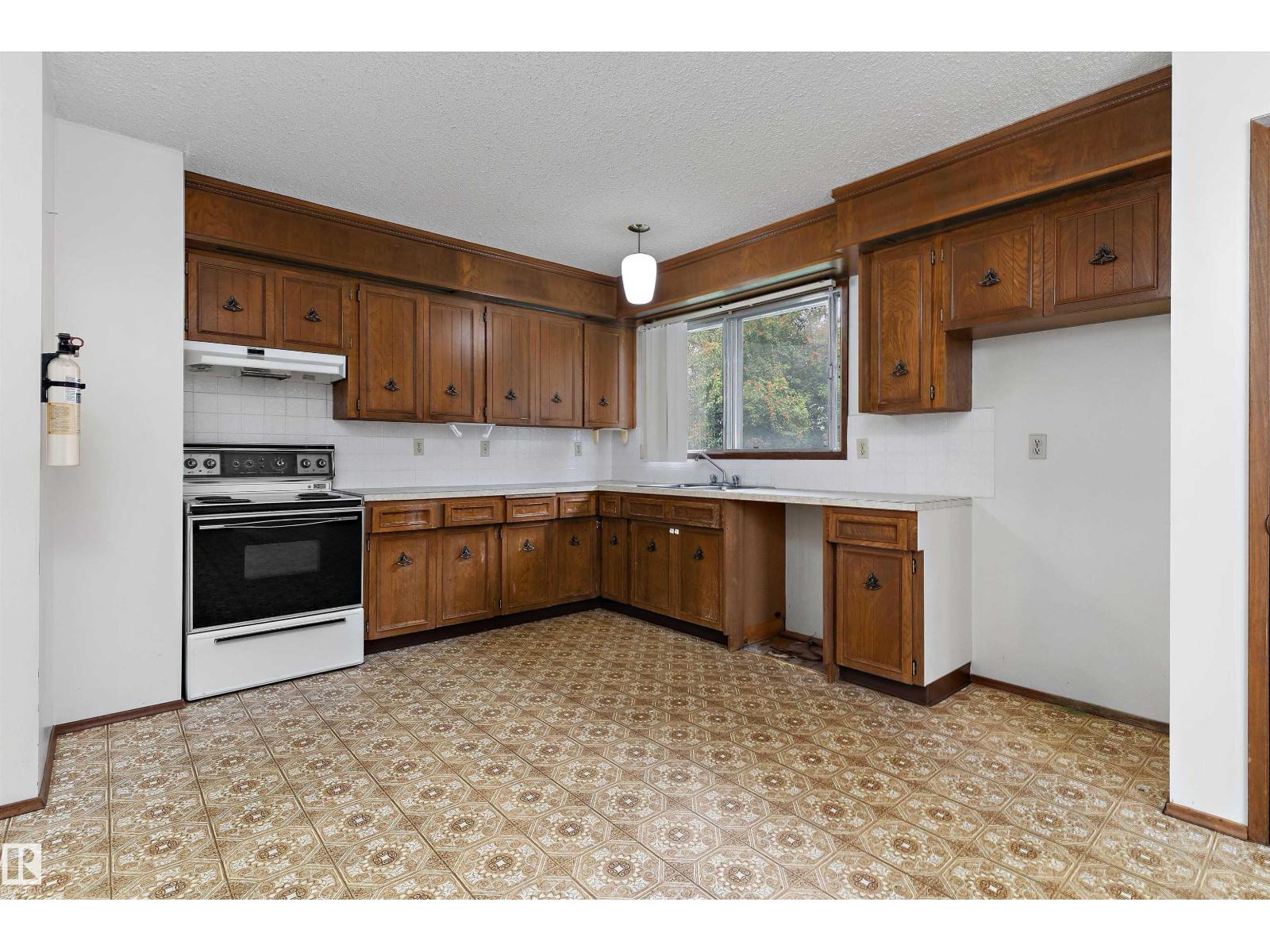 1139 68 St NW, Edmonton, Alberta  T6K 3K3 - Photo 3 - E4508654