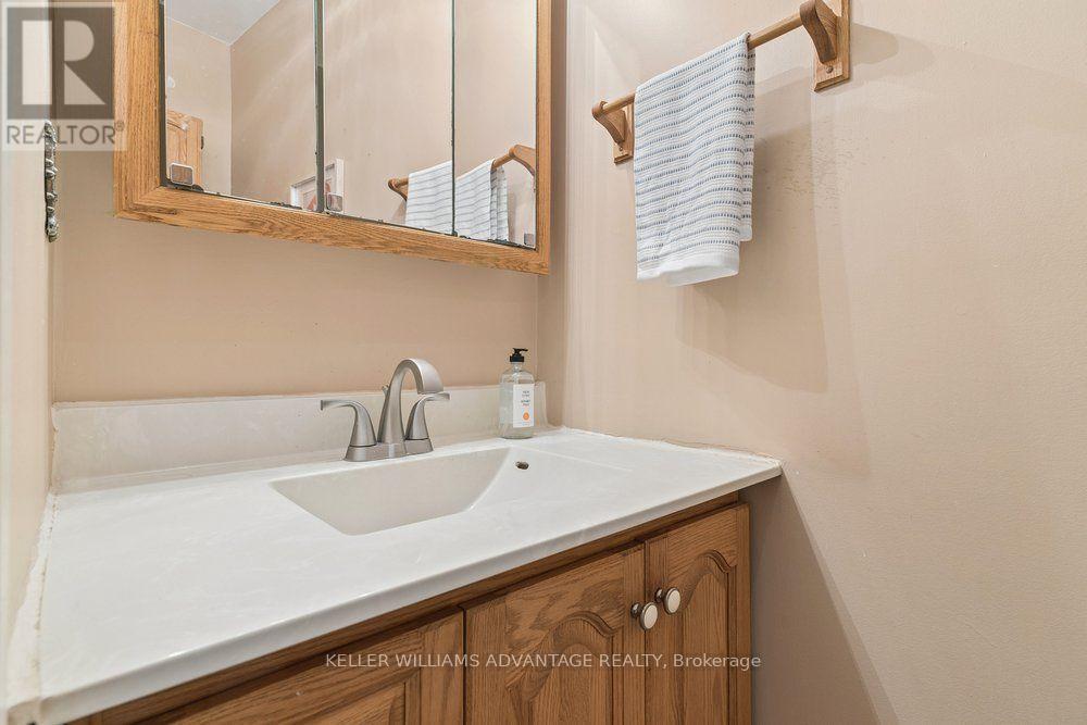 2192 Castlestone Court, Mississauga, Ontario  L5B 1Y1 - Photo 22 - W13782842