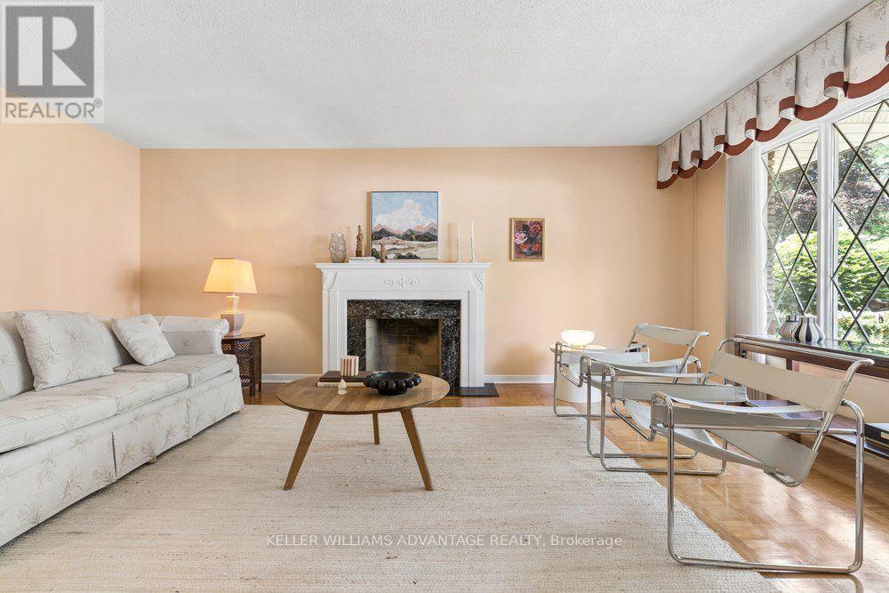2192 Castlestone Court, Mississauga, Ontario  L5B 1Y1 - Photo 5 - W13782842