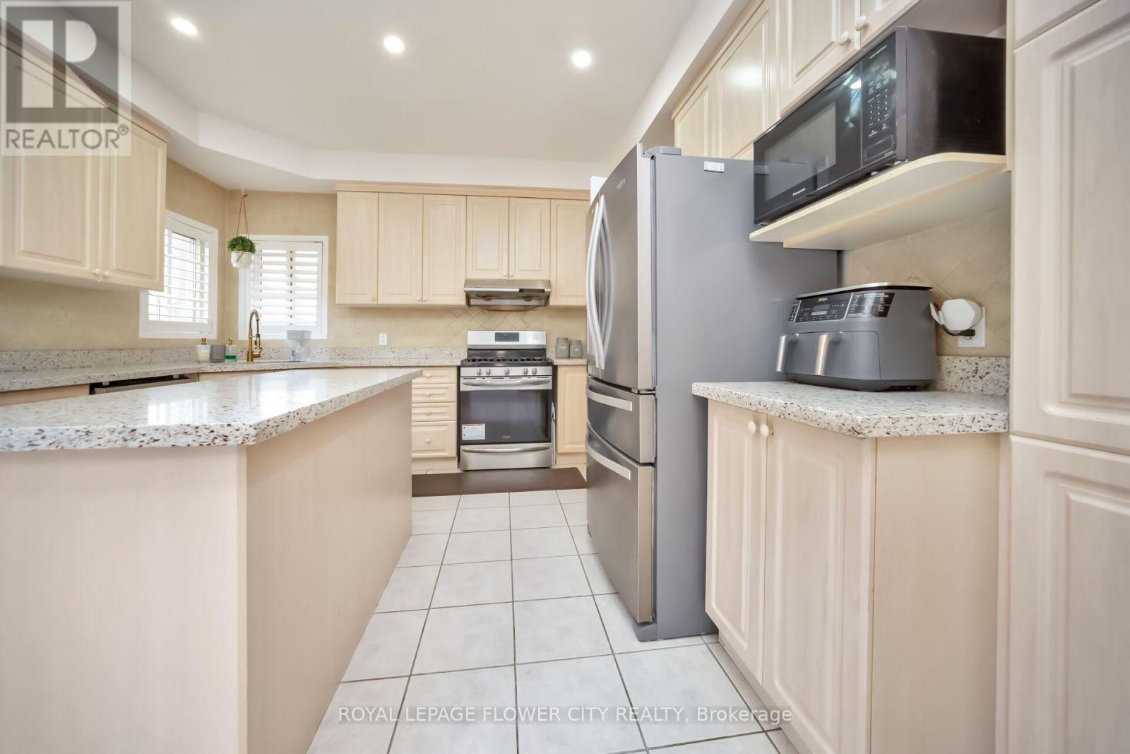 36 Borneo Crescent, Brampton, Ontario  L6R 3C5 - Photo 17 - W13782852