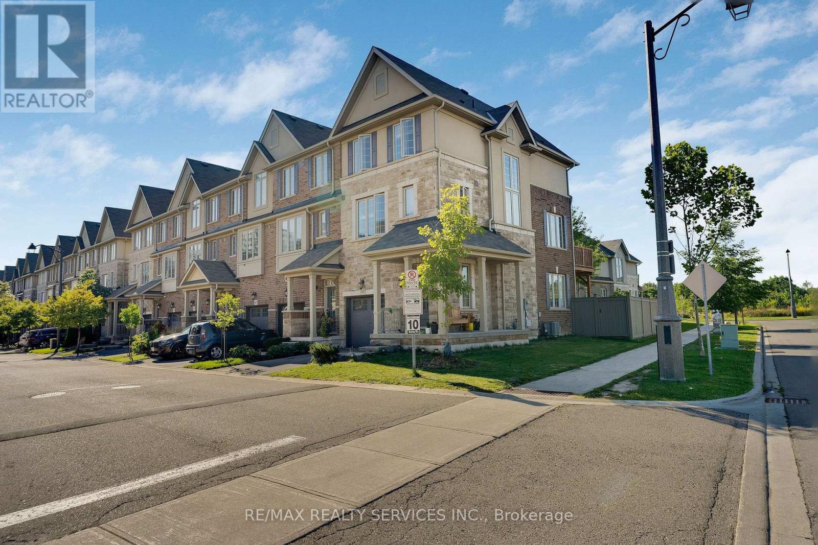 411 Hardwick Common, Oakville, Ontario  L6H 0P6 - Photo 2 - W13782936