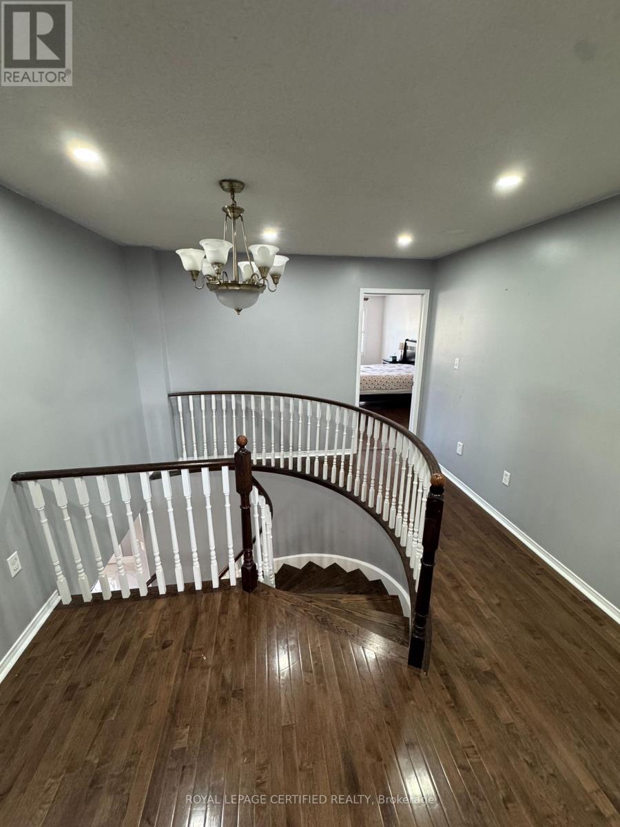 136 Luella Crescent, Brampton (Fletcher's Meadow), Ontario  L7A 3H8 - Photo 4 - W13782942