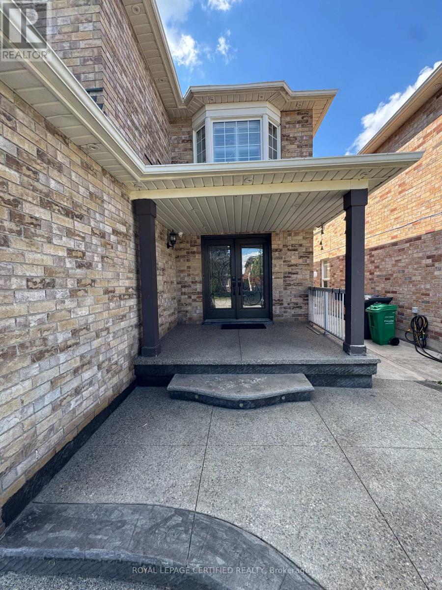 136 Luella Crescent, Brampton (Fletcher's Meadow), Ontario  L7A 3H8 - Photo 6 - W13782942