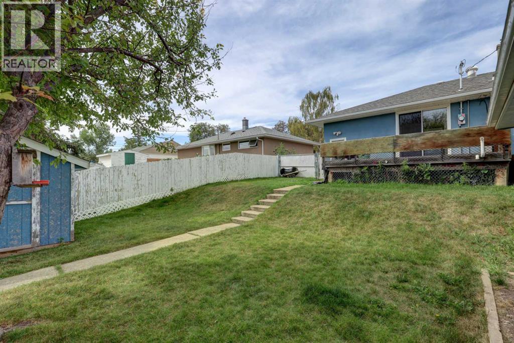 50 Thornlee Crescent Nw, Calgary, Alberta  T2K 2W8 - Photo 33 - A2342056