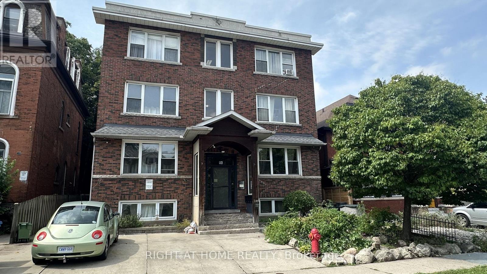 84 PROCTOR BOULEVARD, Hamilton, Ontario