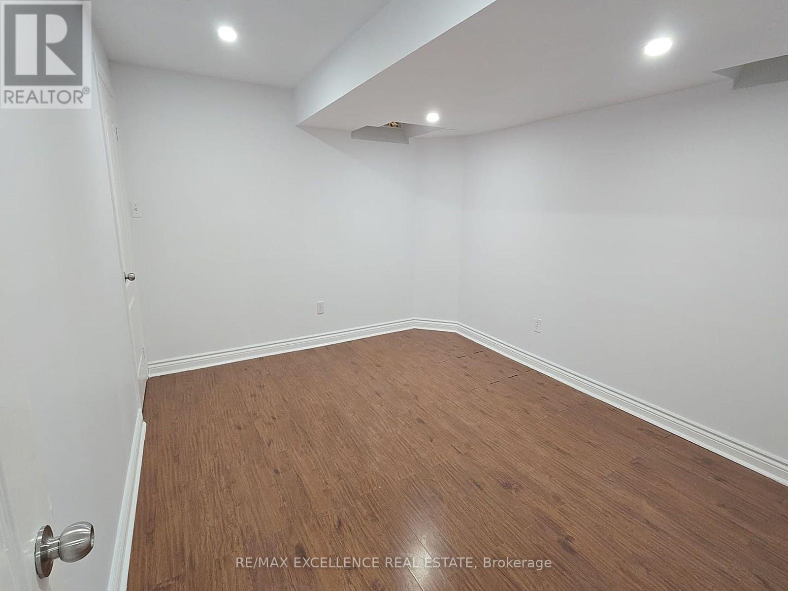 5553 Bonnie Street, Mississauga, Ontario  L5M 0N7 - Photo 5 - W13780868