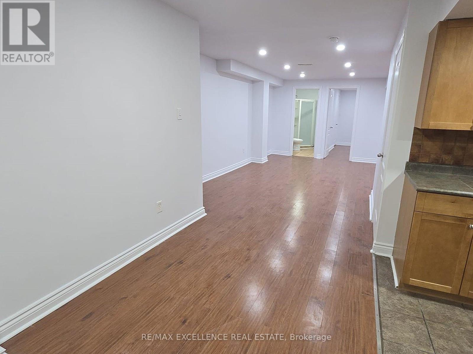 5553 Bonnie Street, Mississauga, Ontario  L5M 0N7 - Photo 2 - W13780868