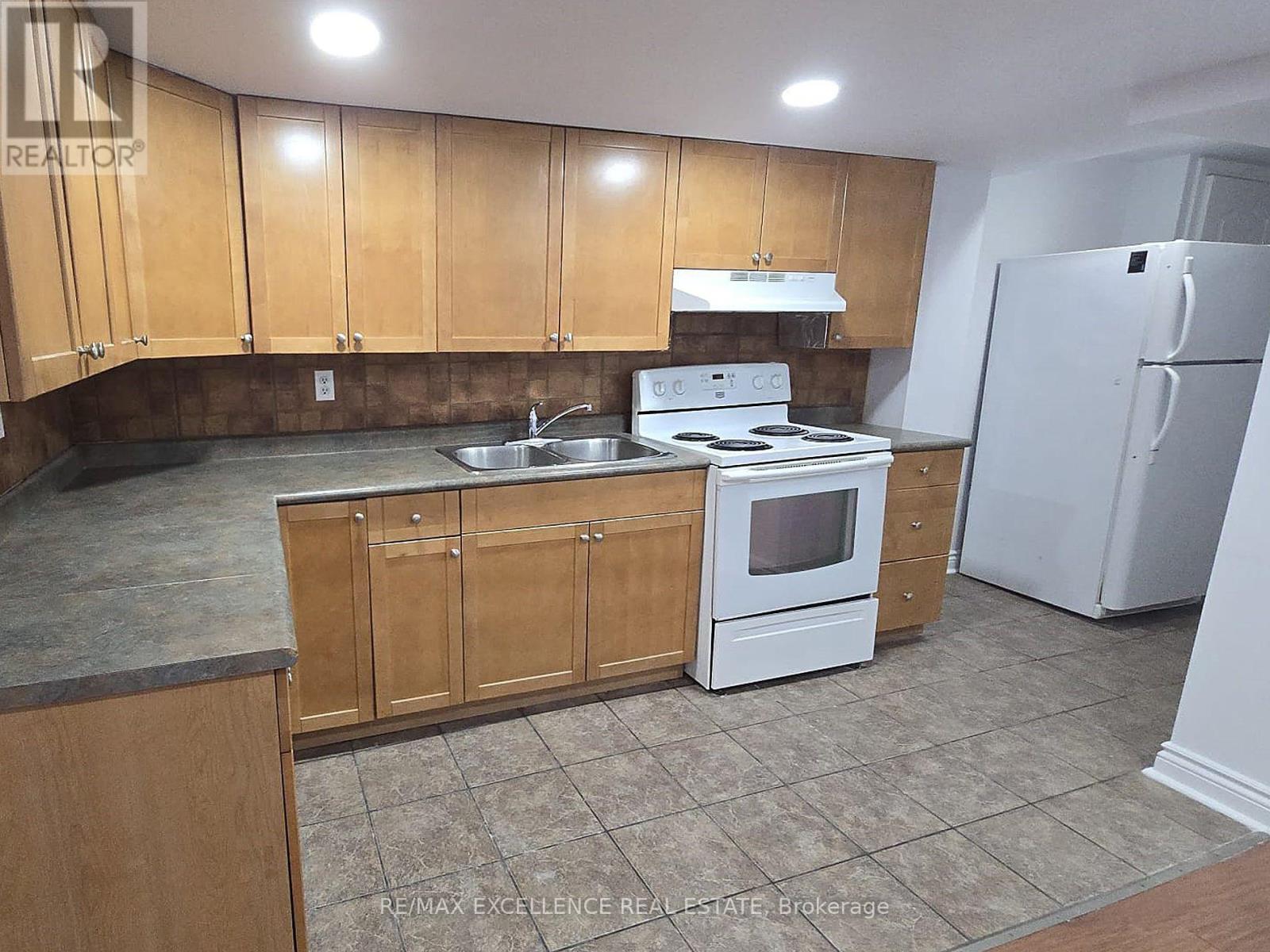 5553 Bonnie Street, Mississauga, Ontario  L5M 0N7 - Photo 4 - W13780868