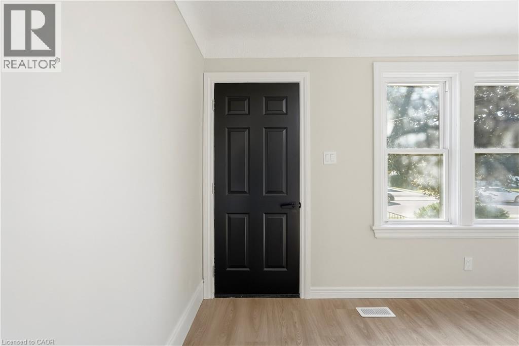 329 Talbot Street, Hamilton, Ontario  L8H 6T2 - Photo 5 - 40863140