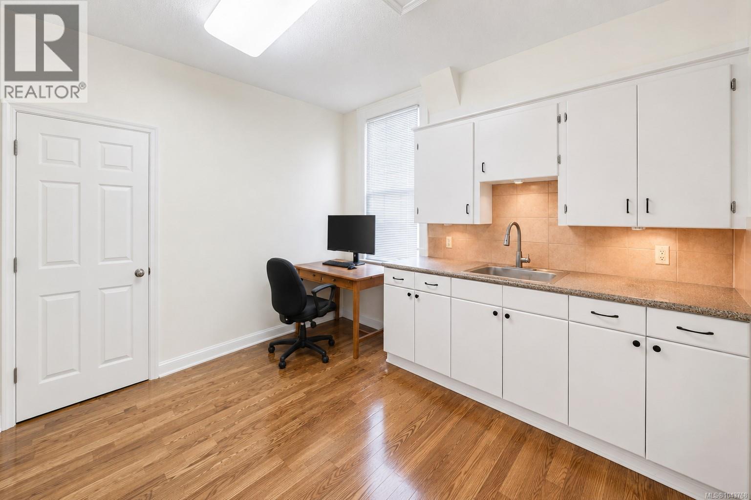 1120 Caledonia Ave, Victoria, British Columbia  V8T 1G1 - Photo 4 - 1043768