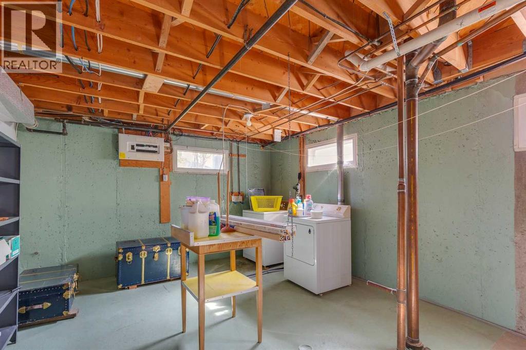 28 Gainsborough Drive SW, Calgary, Alberta  T3E 4W7 - Photo 31 - A2344269