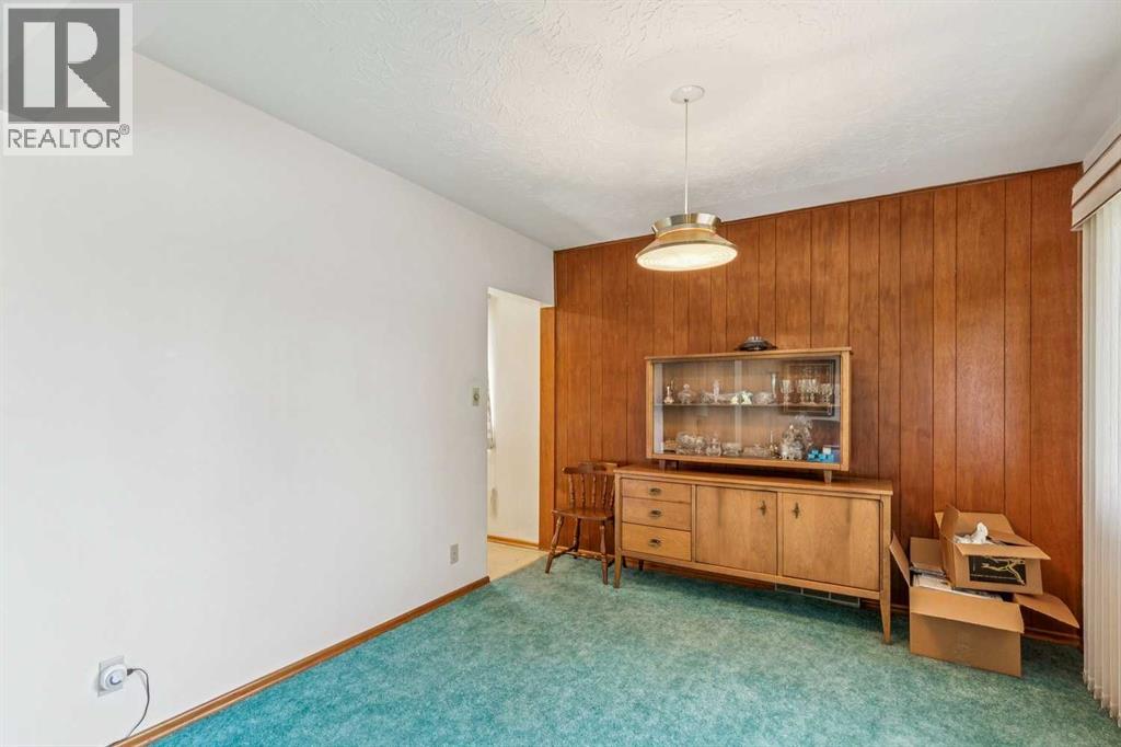 28 Gainsborough Drive SW, Calgary, Alberta  T3E 4W7 - Photo 10 - A2344269