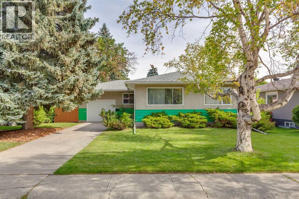 28 Gainsborough Drive SW, Calgary, Alberta  T3E 4W7 - Photo 39 - A2344269