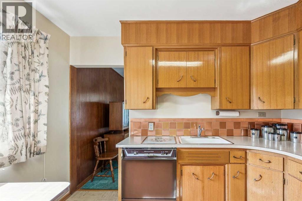 28 Gainsborough Drive SW, Calgary, Alberta  T3E 4W7 - Photo 16 - A2344269