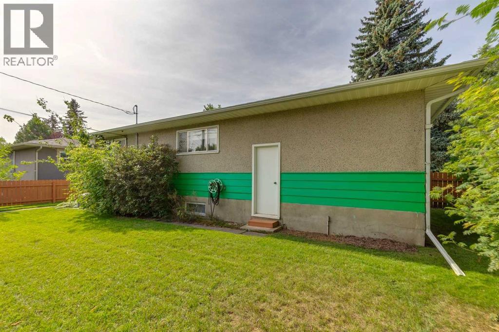 28 Gainsborough Drive SW, Calgary, Alberta  T3E 4W7 - Photo 33 - A2344269