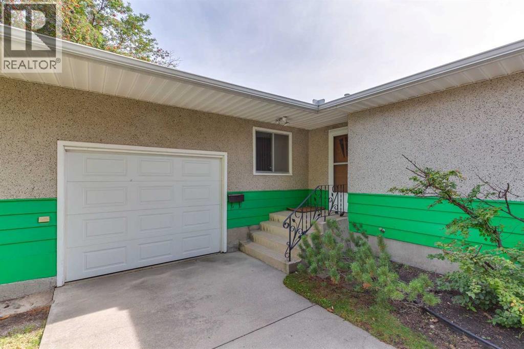 28 Gainsborough Drive SW, Calgary, Alberta  T3E 4W7 - Photo 38 - A2344269