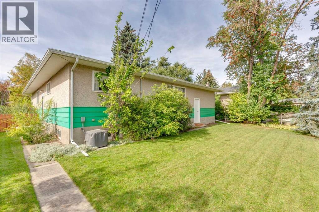 28 Gainsborough Drive SW, Calgary, Alberta  T3E 4W7 - Photo 35 - A2344269