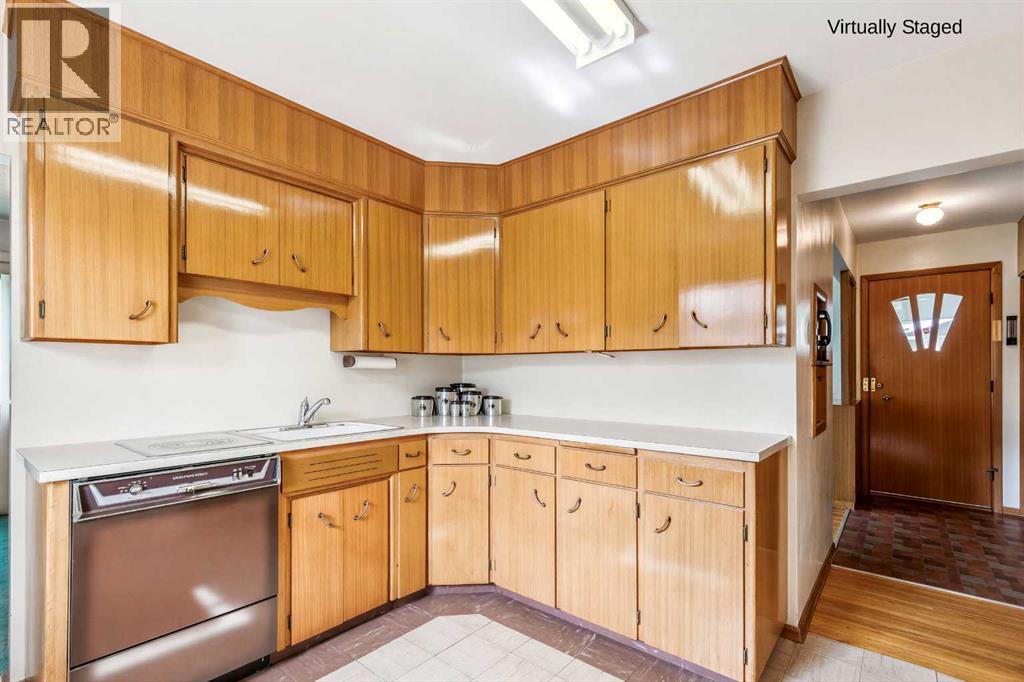 28 Gainsborough Drive SW, Calgary, Alberta  T3E 4W7 - Photo 13 - A2344269