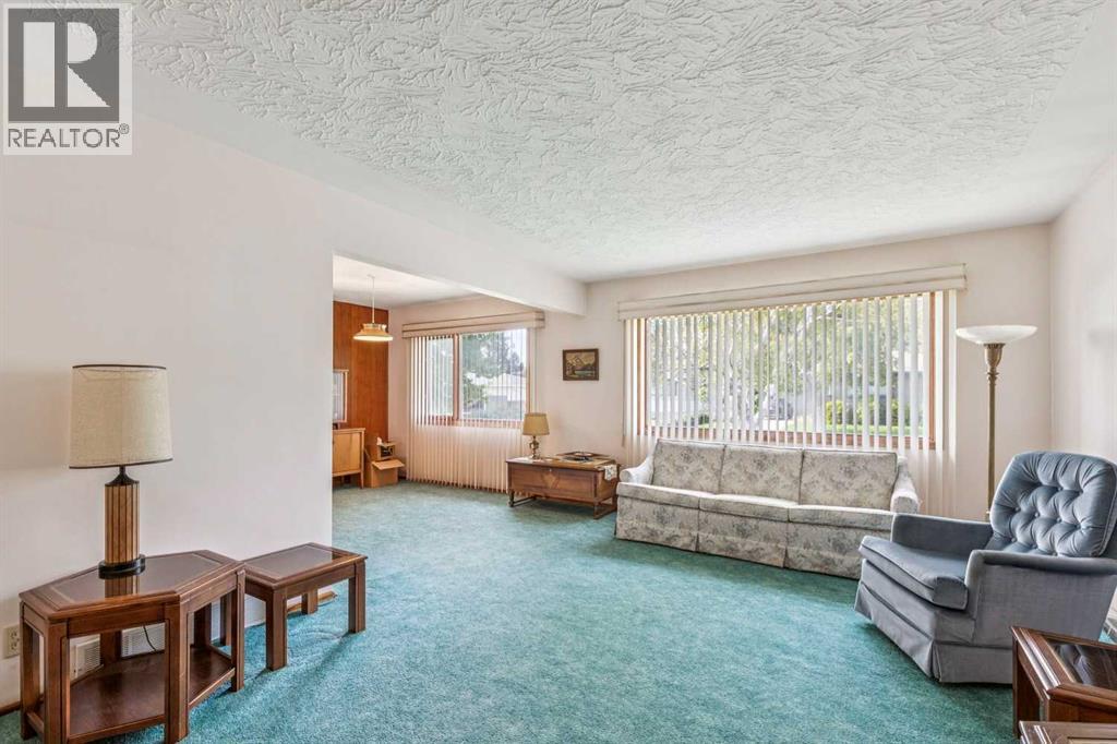 28 Gainsborough Drive SW, Calgary, Alberta  T3E 4W7 - Photo 6 - A2344269