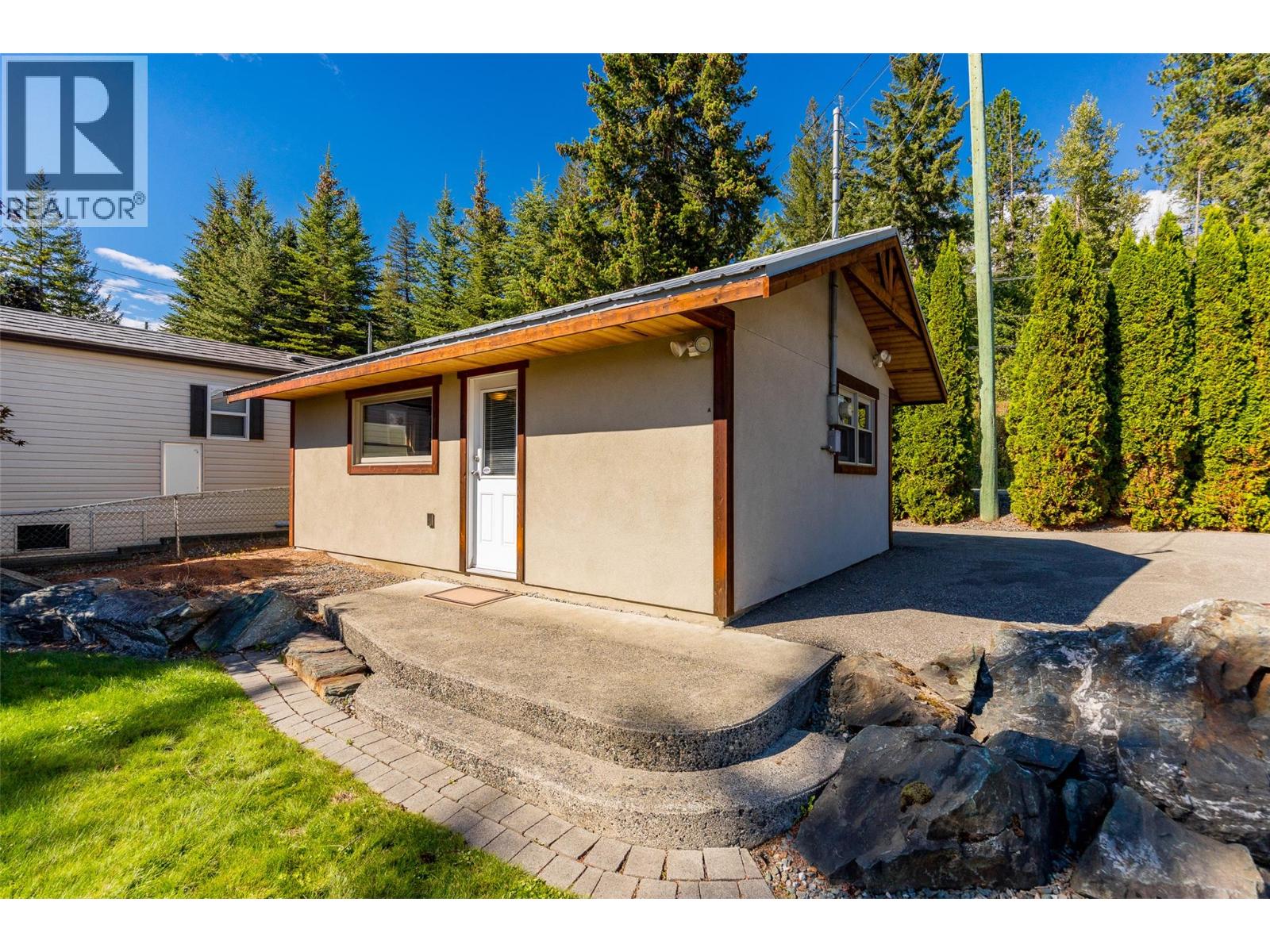 2968 Mabry Road, Lee Creek, British Columbia  V0E 1M4 - Photo 66 - 10400391