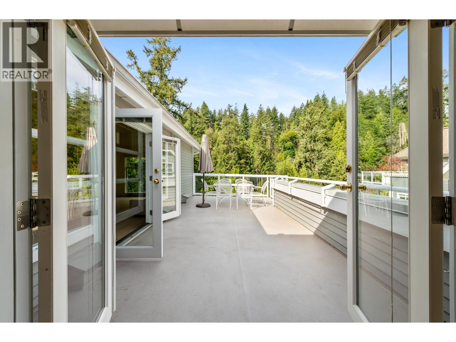 303 3373 Capilano Crescent, North Vancouver, British Columbia V7R 4W7 - Photo 10 - R3161125