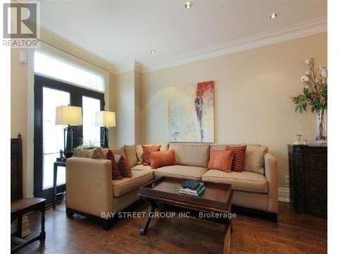 376 Lippincott Street, Toronto, Ontario  M5S 2P7 - Photo 2 - C13782972