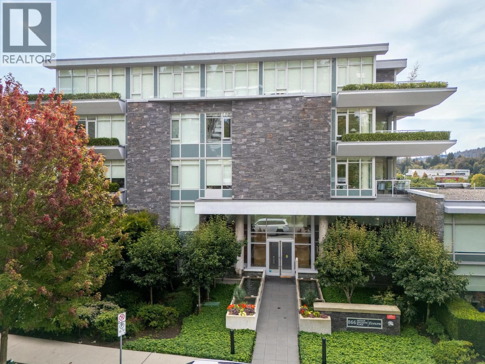 303 866 Arthur Erickson Place, West Vancouver, British Columbia  V7T 0B2 - Photo 2 - R3165267