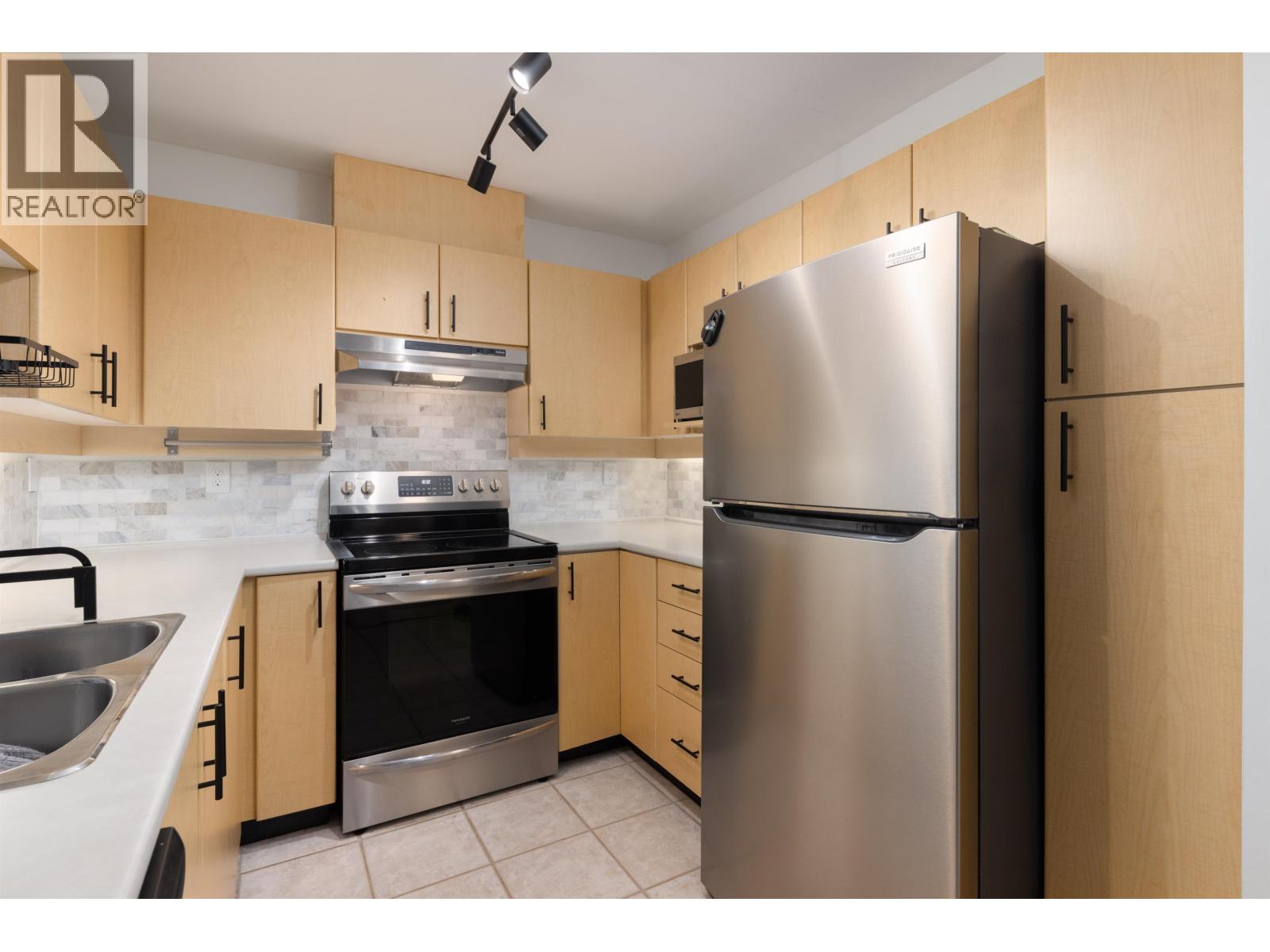 415 7038 21st Avenue, Burnaby, British Columbia  V5E 2Y9 - Photo 3 - R3165284