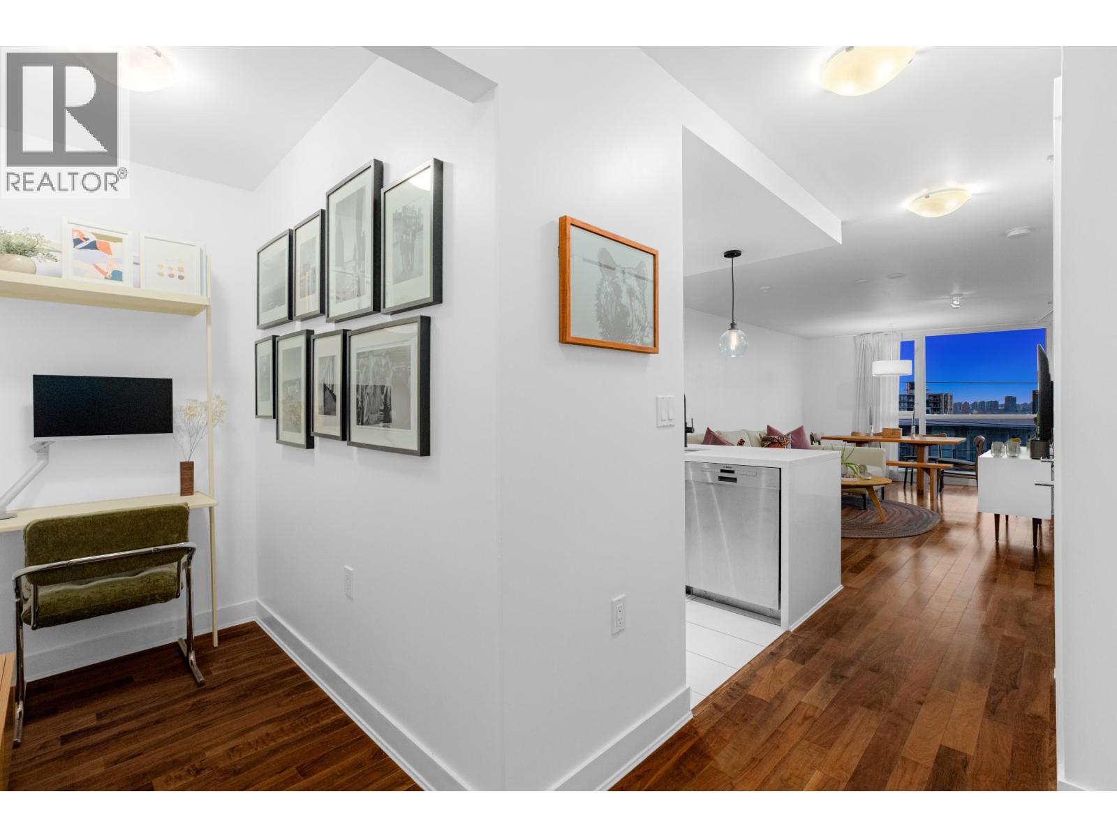 603 160 W 3rd Street, North Vancouver, British Columbia  V7M 0A9 - Photo 2 - R3165293