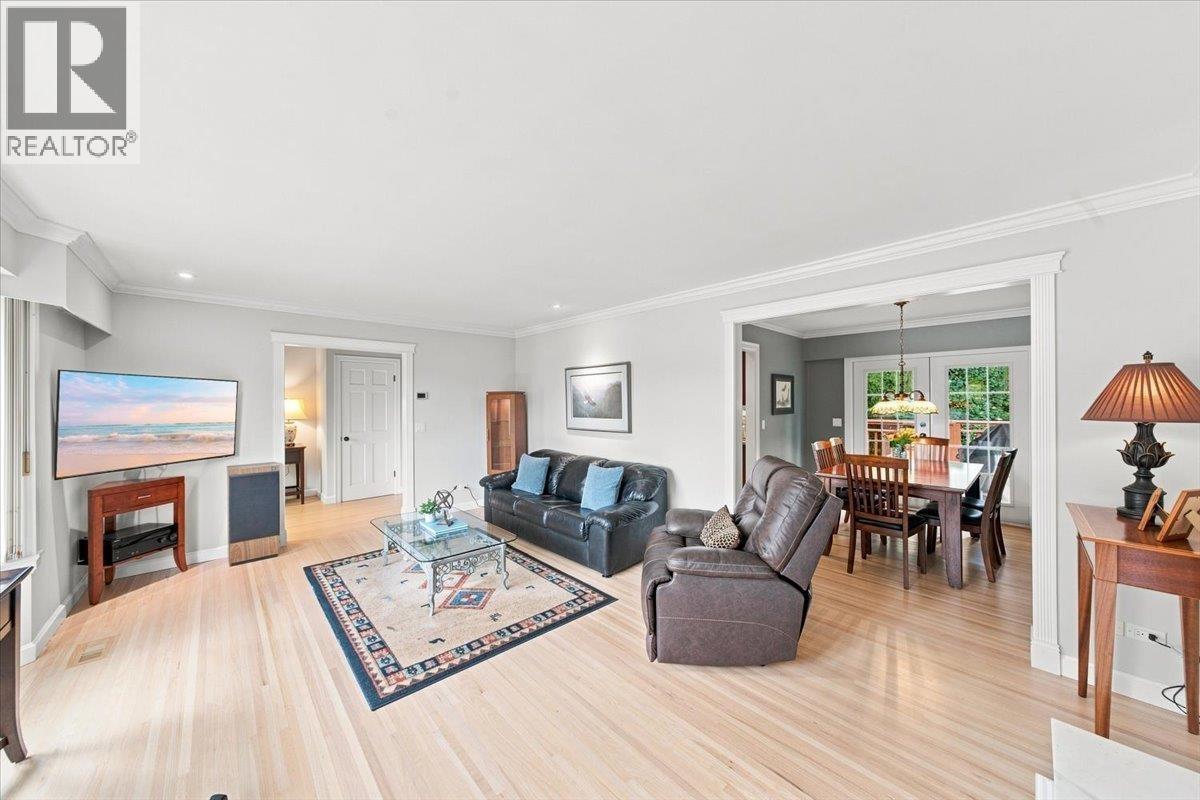 976 Corona Crescent, Coquitlam, British Columbia  V3J 6Y9 - Photo 6 - R3165261