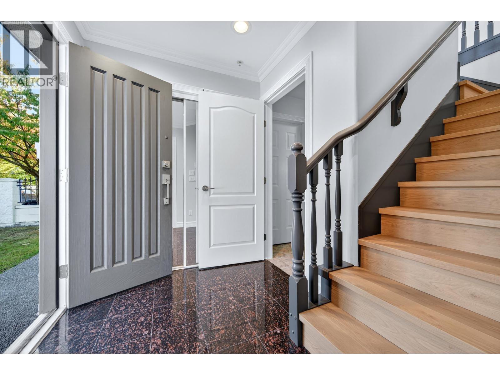 392 E 63rd Avenue, Vancouver, British Columbia  V5X 2J9 - Photo 3 - R3165044
