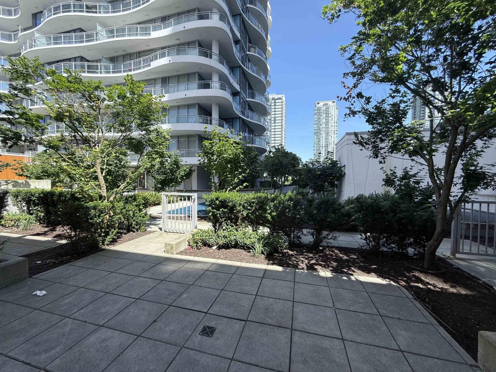 Th10 10388 133 Street, Surrey, British Columbia  V3T 0R2 - Photo 3 - R3165273