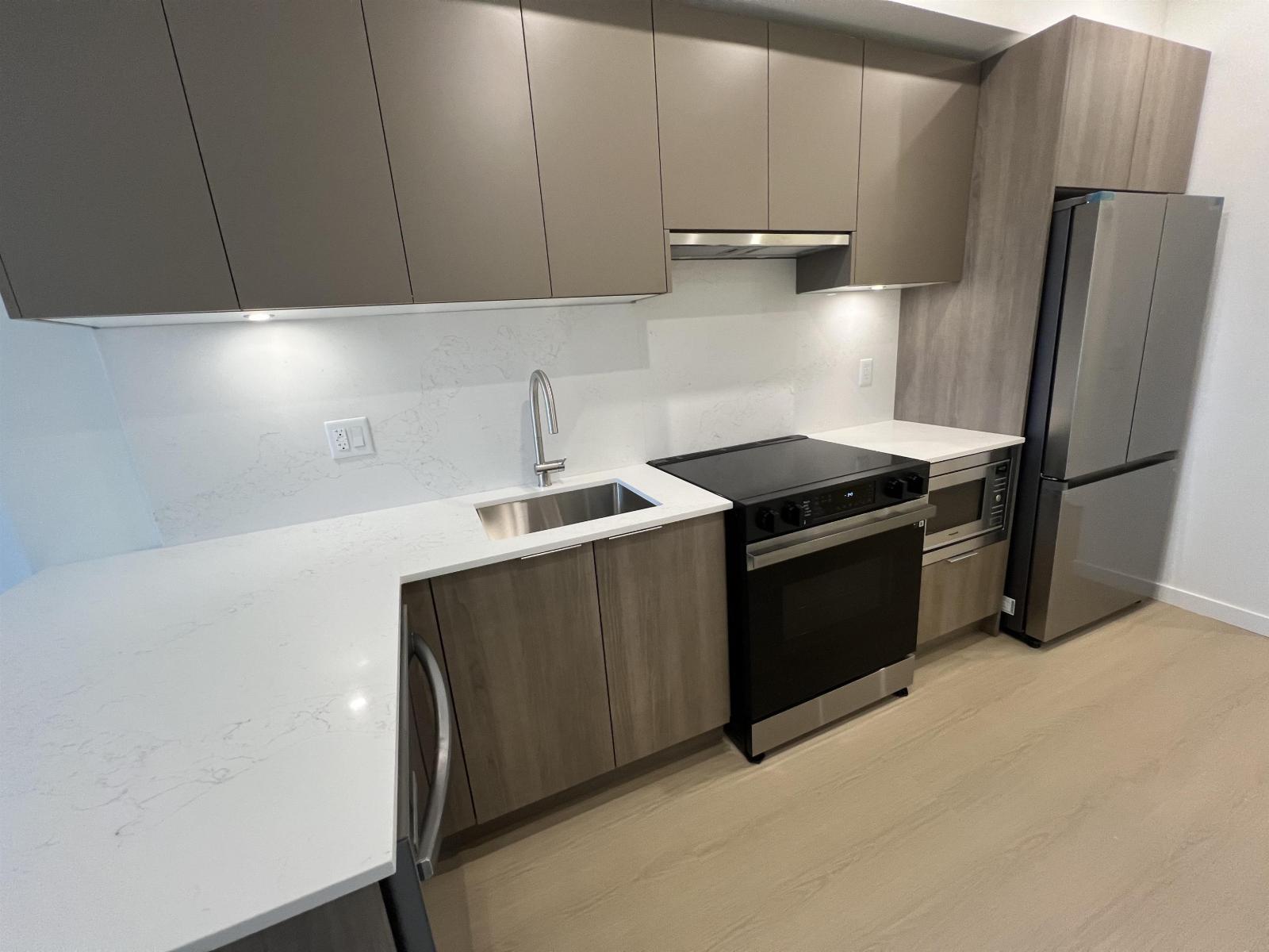 E609 10828 139a Street, Surrey, British Columbia  V3R 0H3 - Photo 3 - R3165335