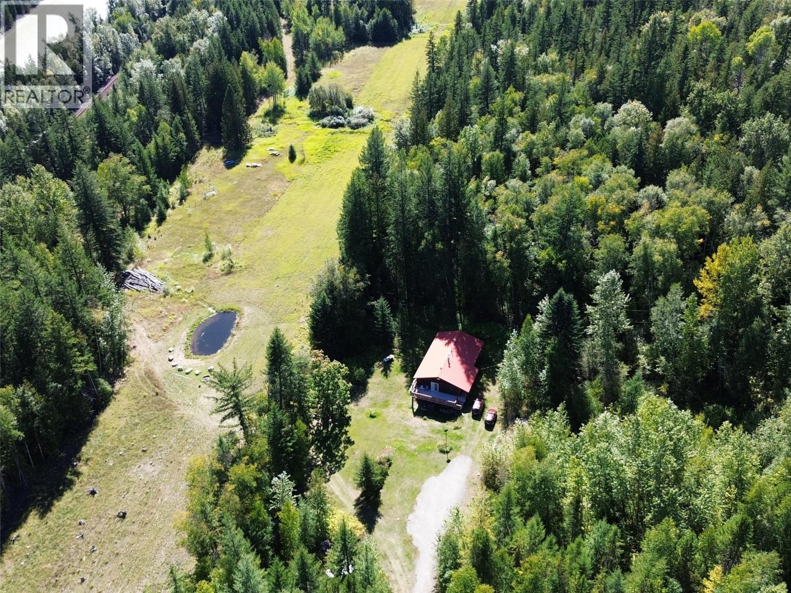 3360 Yellowhead Highway, Clearwater, British Columbia  V0E 3A0 - Photo 2 - 10399339
