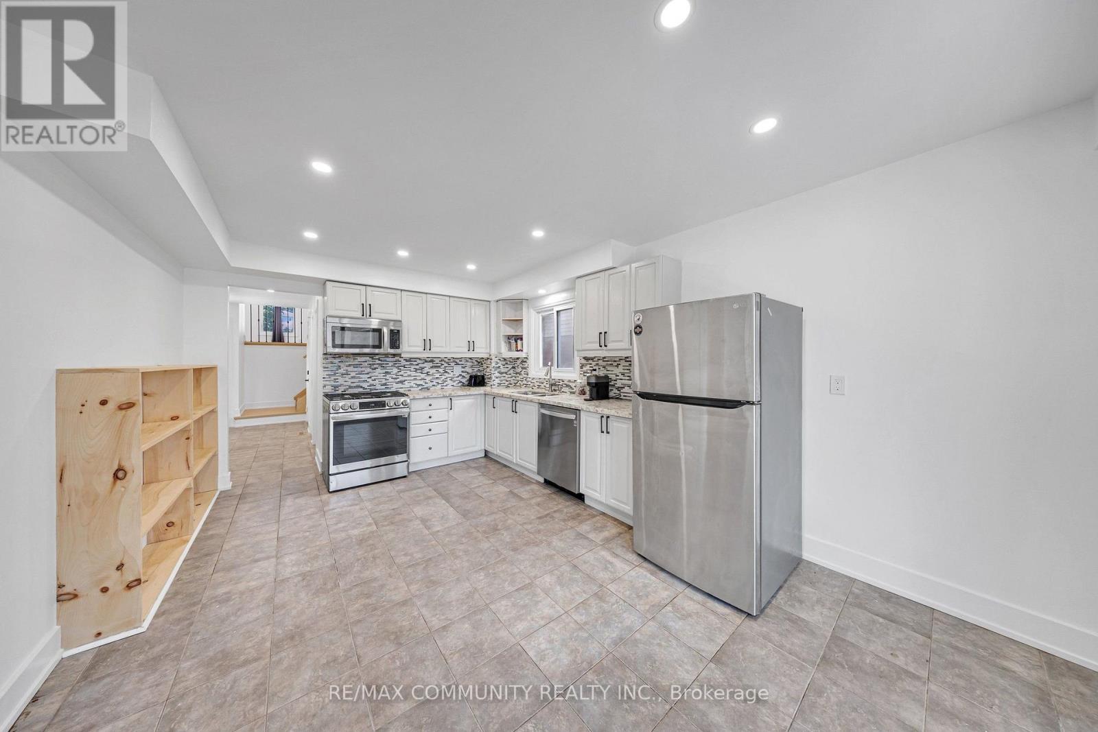 Main - 1640 Tawnberry Street, Pickering, Ontario  L1X 2C2 - Photo 10 - E13783036