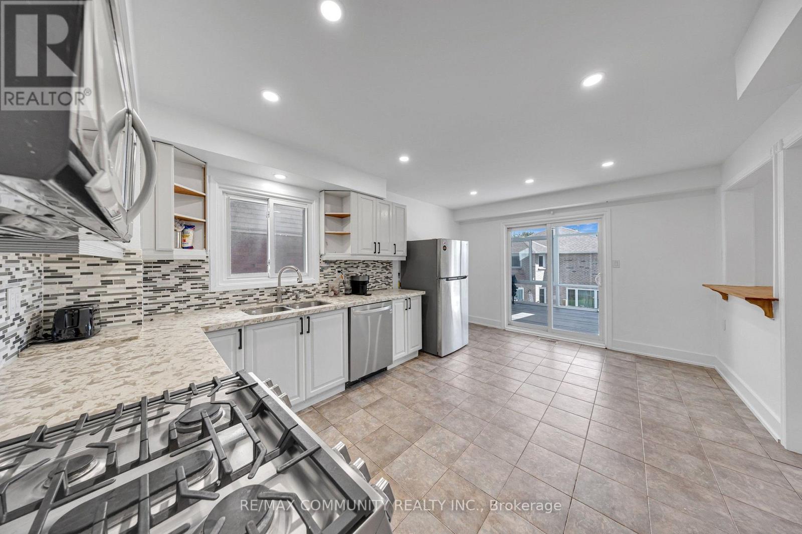 Main - 1640 Tawnberry Street, Pickering, Ontario  L1X 2C2 - Photo 12 - E13783036