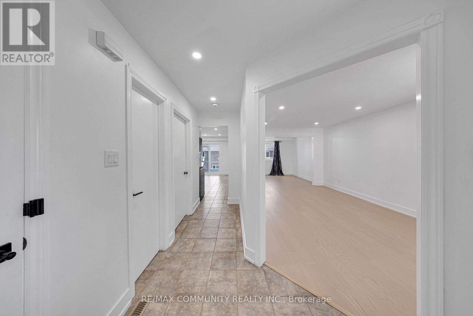 Main - 1640 Tawnberry Street, Pickering, Ontario  L1X 2C2 - Photo 3 - E13783036