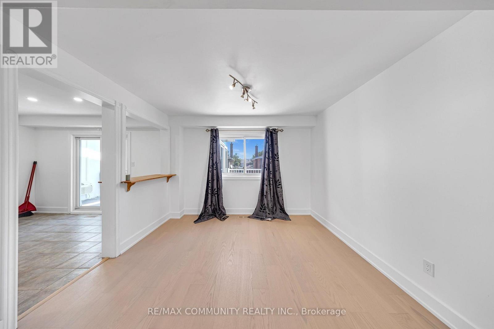Main - 1640 Tawnberry Street, Pickering, Ontario  L1X 2C2 - Photo 6 - E13783036