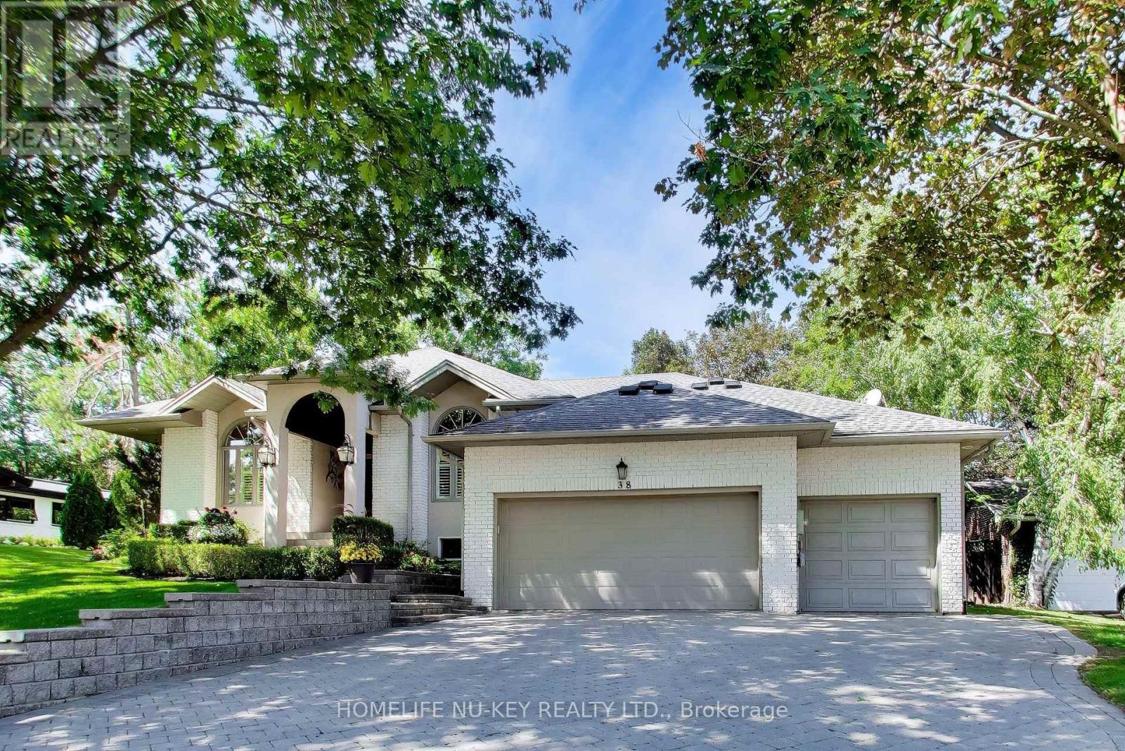38 CASTLE DRIVE, Barrie, Ontario
