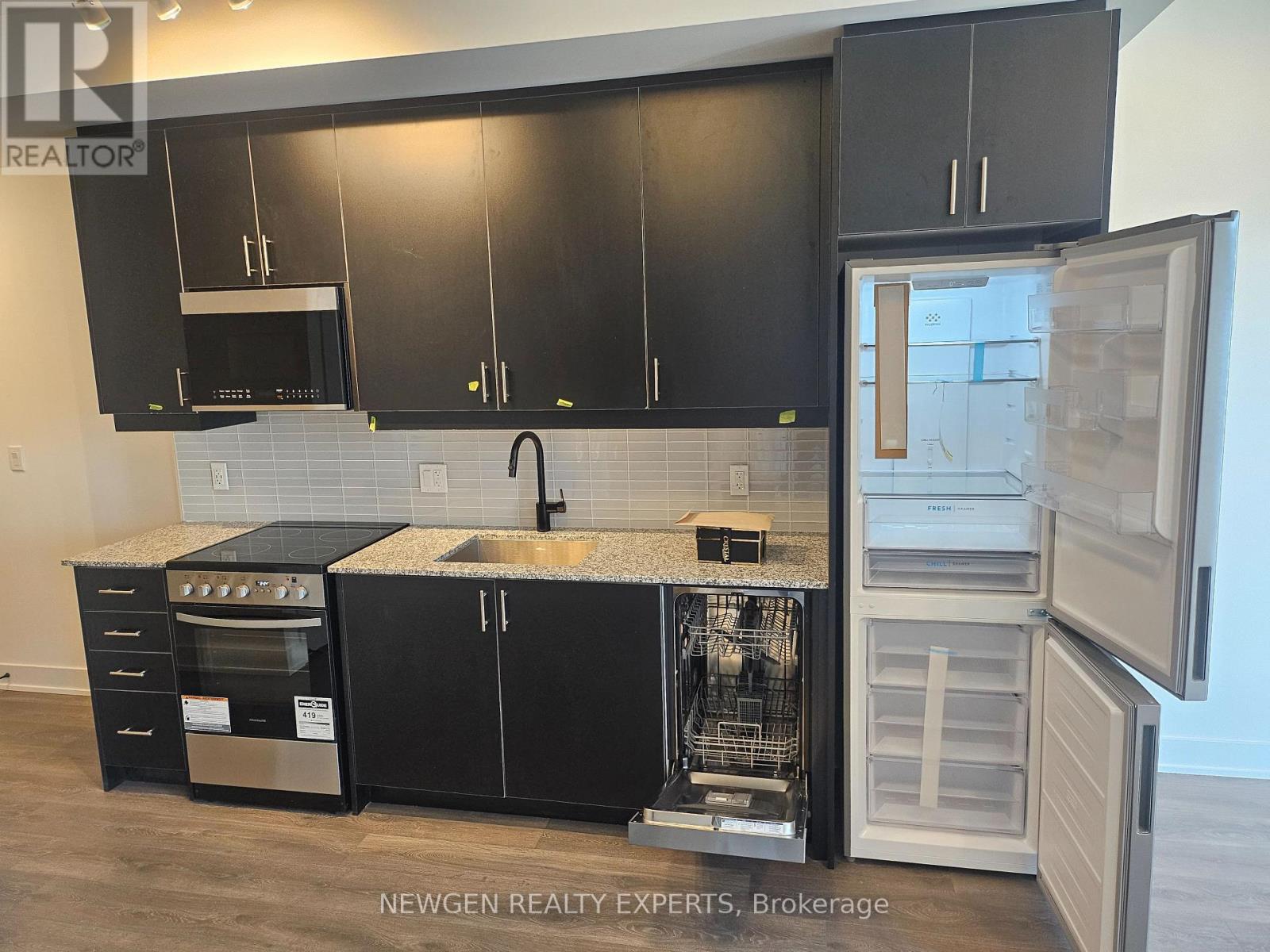 221 - 2333 Khalsa Gate, Oakville, Ontario  L6M 4J2 - Photo 4 - W13782994