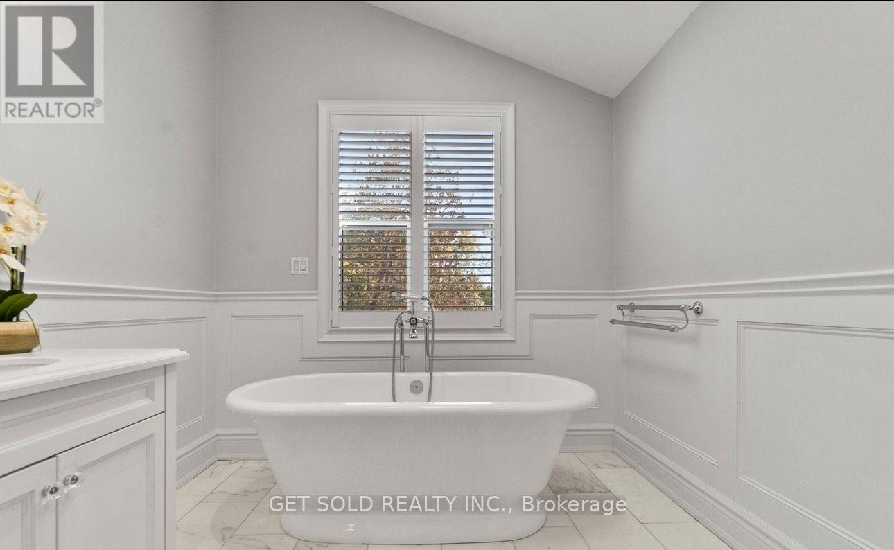 2552 Jarvis Street, Mississauga, Ontario  L5C 2P6 - Photo 21 - W13783002
