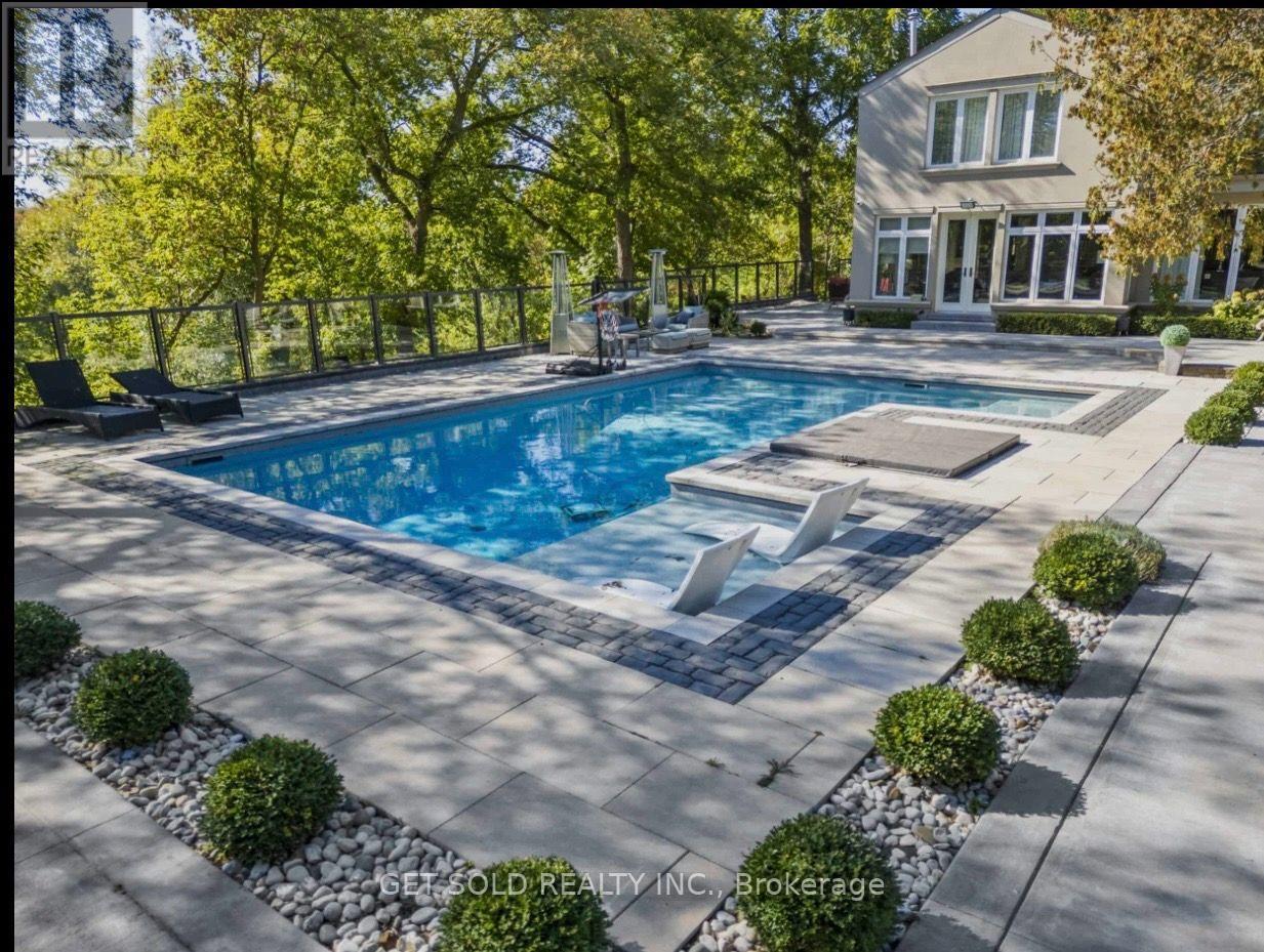 2552 Jarvis Street, Mississauga, Ontario  L5C 2P6 - Photo 4 - W13783002