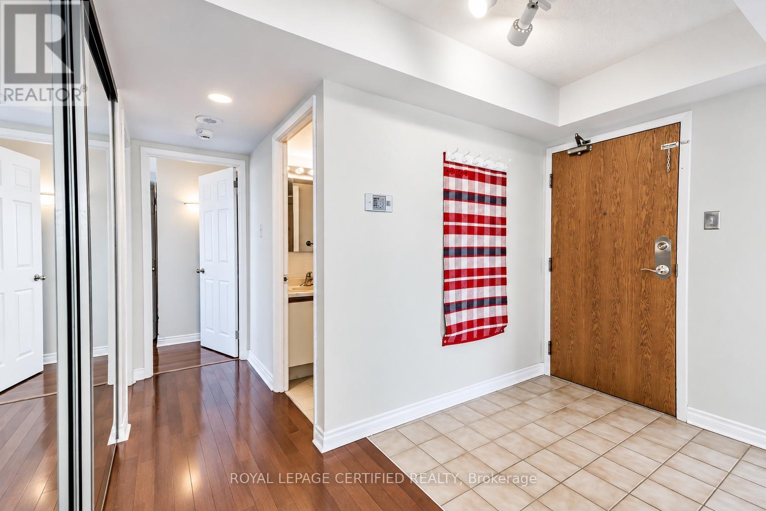 304 - 320 Mill Street S, Brampton, Ontario  L6Y 3V2 - Photo 2 - W13783062