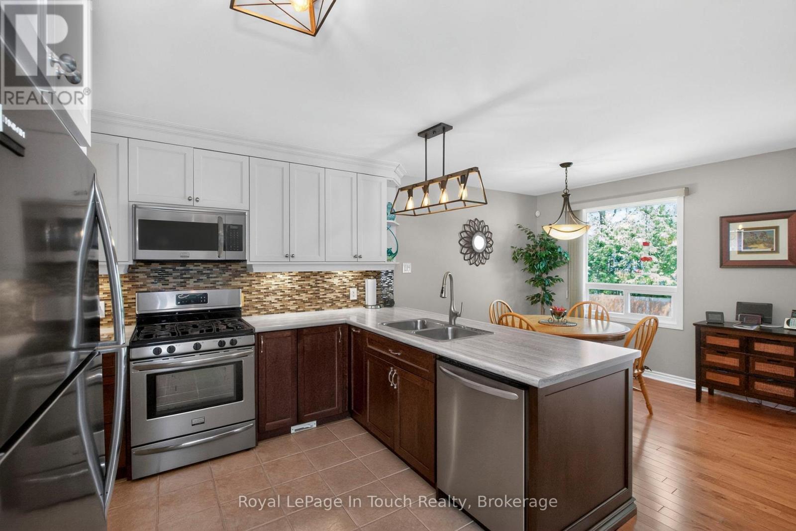101 Peel Street, Penetanguishene, Ontario  L9M 1C3 - Photo 21 - S13152392