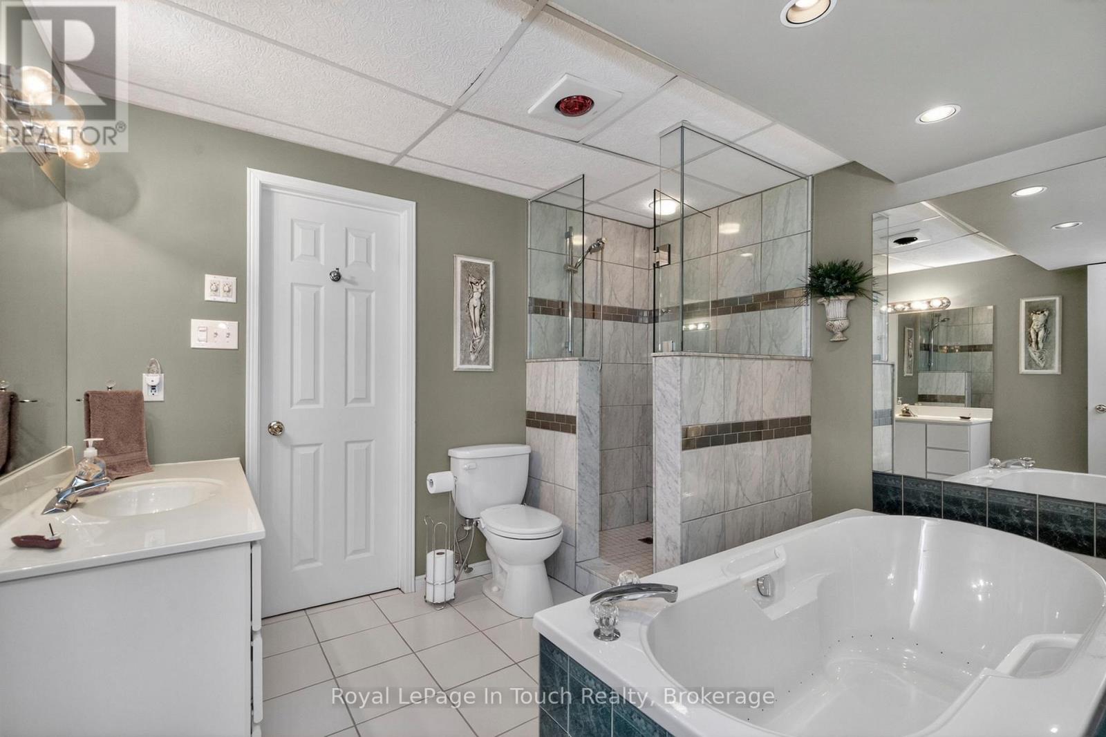 101 Peel Street, Penetanguishene, Ontario  L9M 1C3 - Photo 26 - S13152392