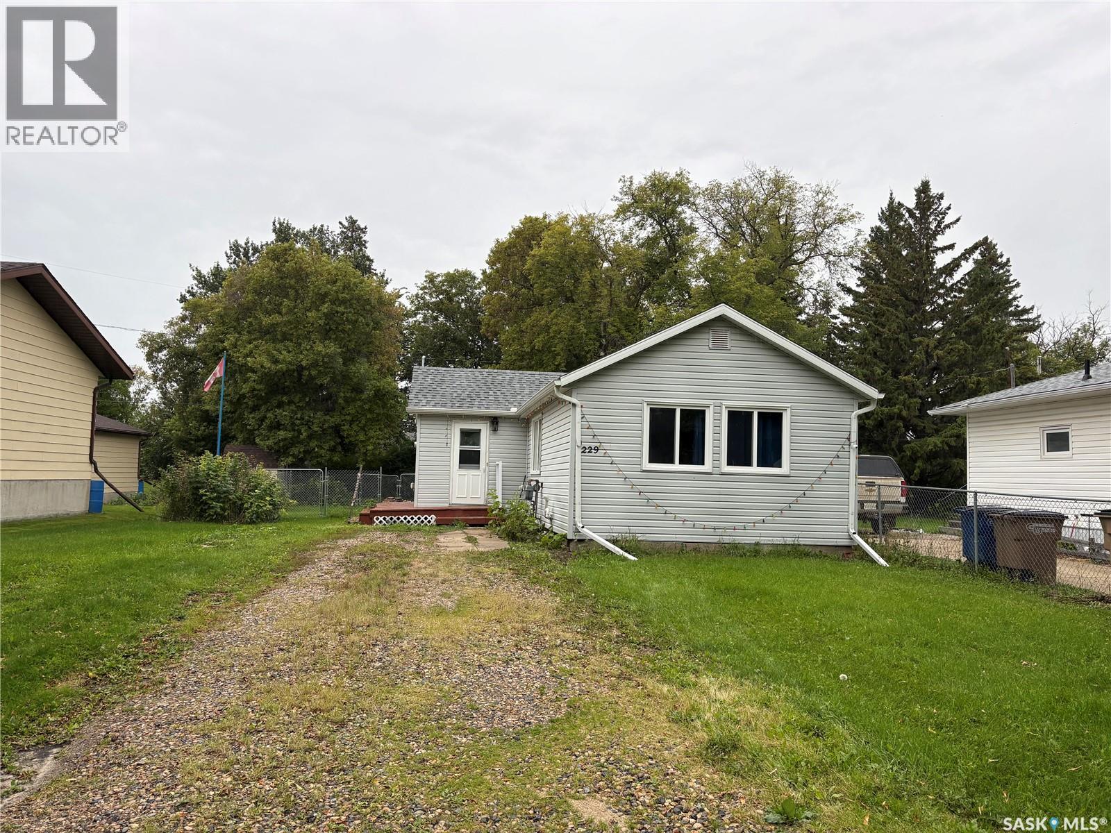 229 2nd Street Nw, Wadena, Saskatchewan  S0A 4J0 - Photo 1 - SK048456